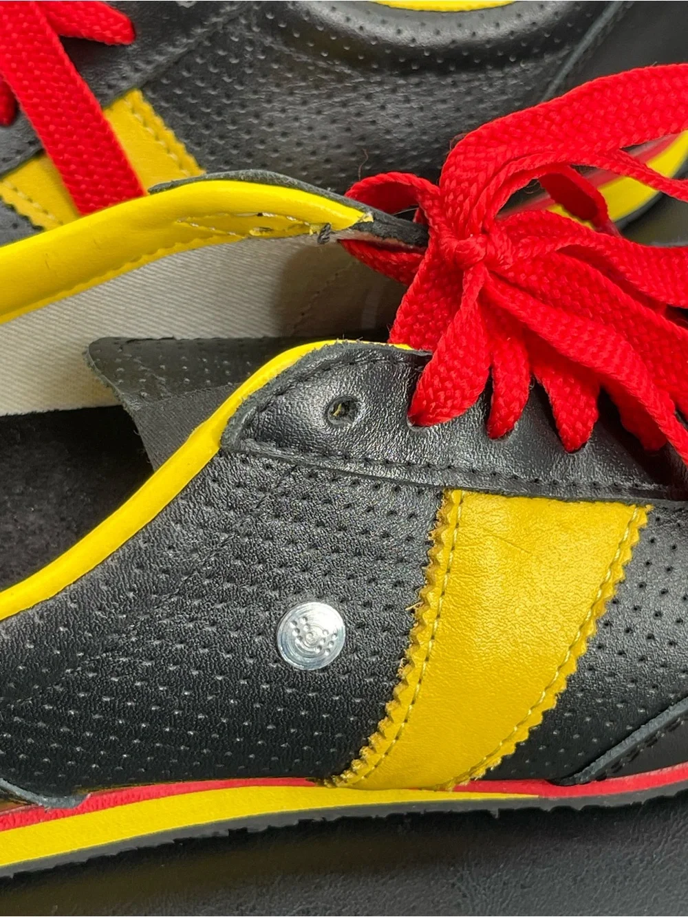BOTAS 66 Dresden sneakers Black Shoes with Bright Yellow Trim